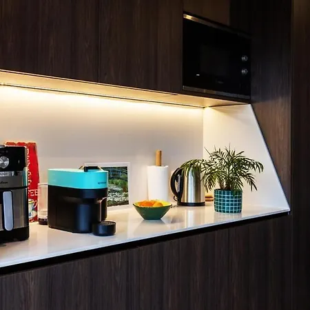 Fantastic Alda Rodrigues By Unique Hosts