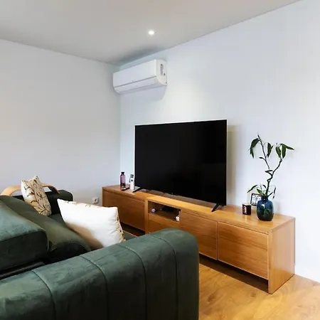 Fantastic Alda Rodrigues By Unique Hosts *