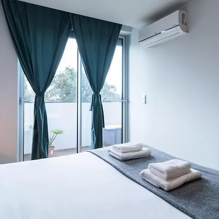 Fantastic Alda Rodrigues By Unique Hosts *