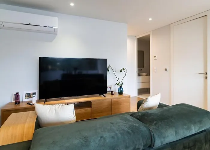 Fantastic Alda Rodrigues By Unique Hosts *