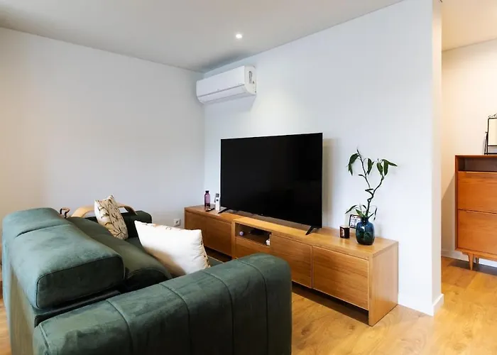 Fantastic Alda Rodrigues By Unique Hosts *