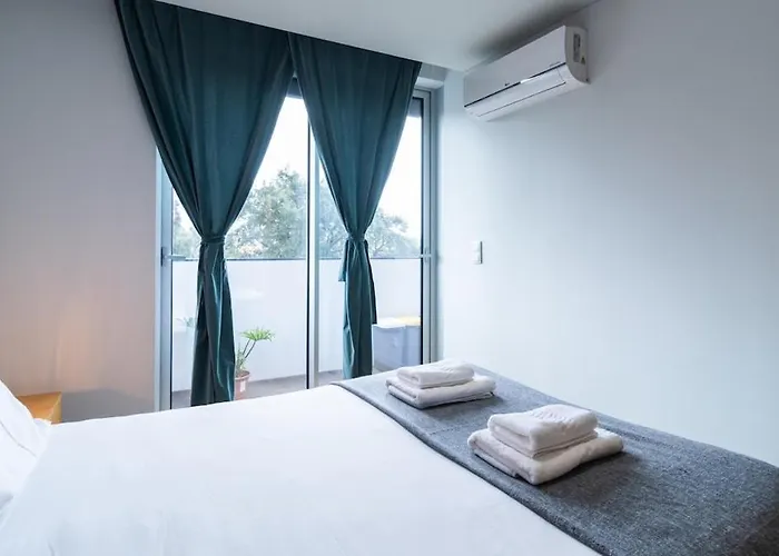 Fantastic Alda Rodrigues By Unique Hosts *